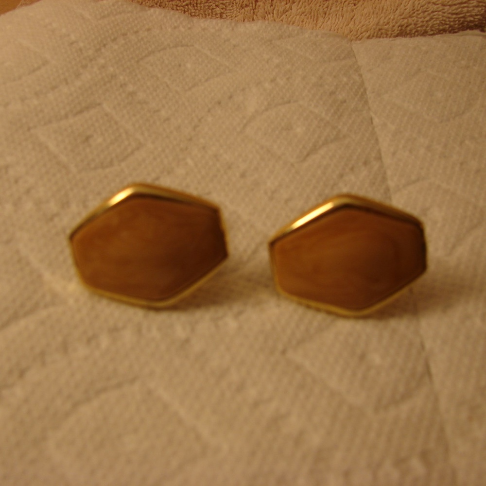 "H37" Earring with Clips - Picture 2 of 3